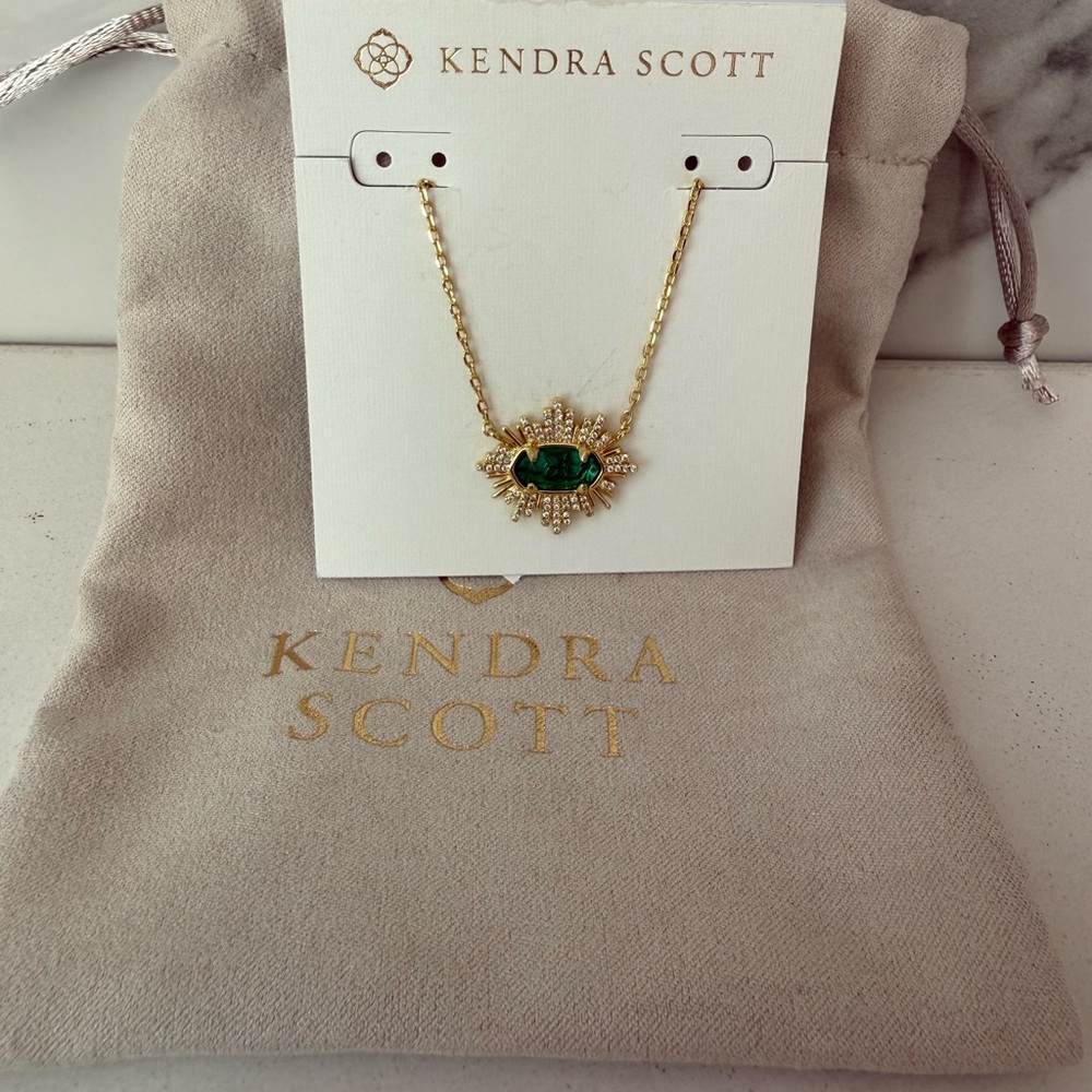 **NWT** Kendra Scott Grayson Gold Sunburst Frame Short Pendant Necklace in Green - Picture 5 of 11
